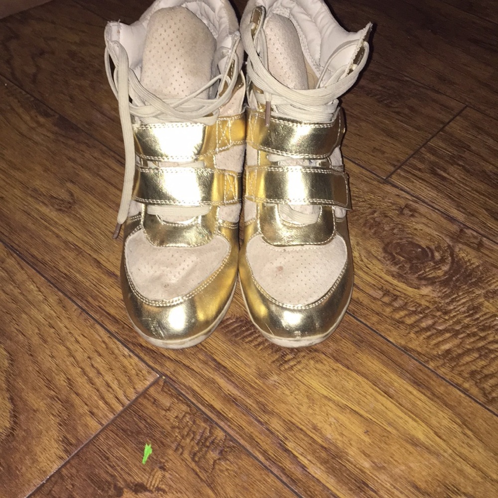 Wedged sneakers